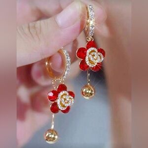5/$25 Elegant Red and Gold Floral Drop Earrings